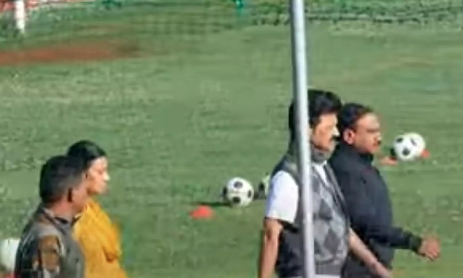 ஊட்டியில் நடைபயிற்சி மேற்கொண்ட முதலமைச்சர் மு.க.ஸ்டாலின் ஊட்டியில் நடைபயிற்சி மேற்கொண்ட முதலமைச்சர் மு.க.ஸ்டாலின்