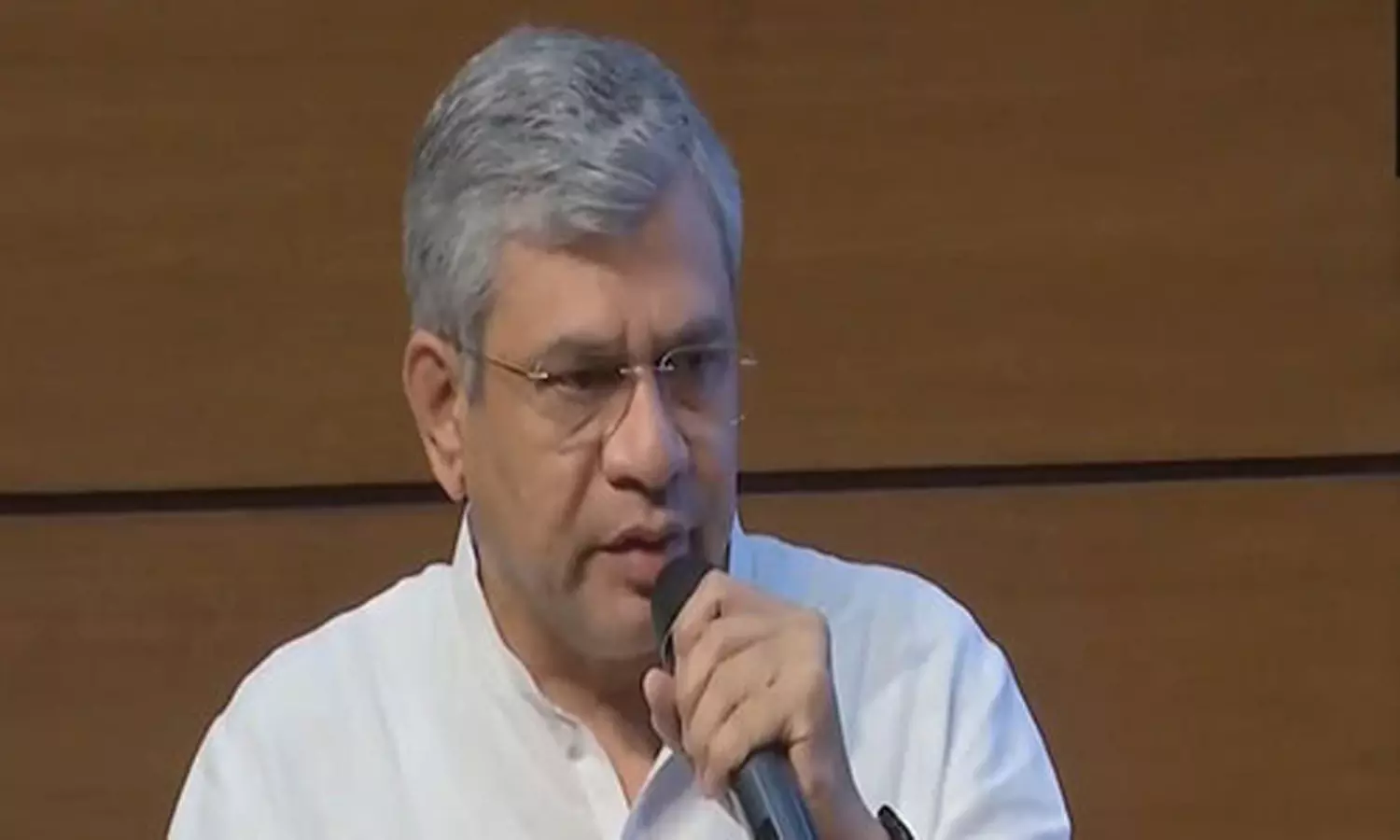 உ.பி.யில் ரூ.3,706 கோடி மதிப்பில் செமி கண்டக்டர் தொழிற்சாலை: மத்திய அமைச்சரவை ஒப்புதல்