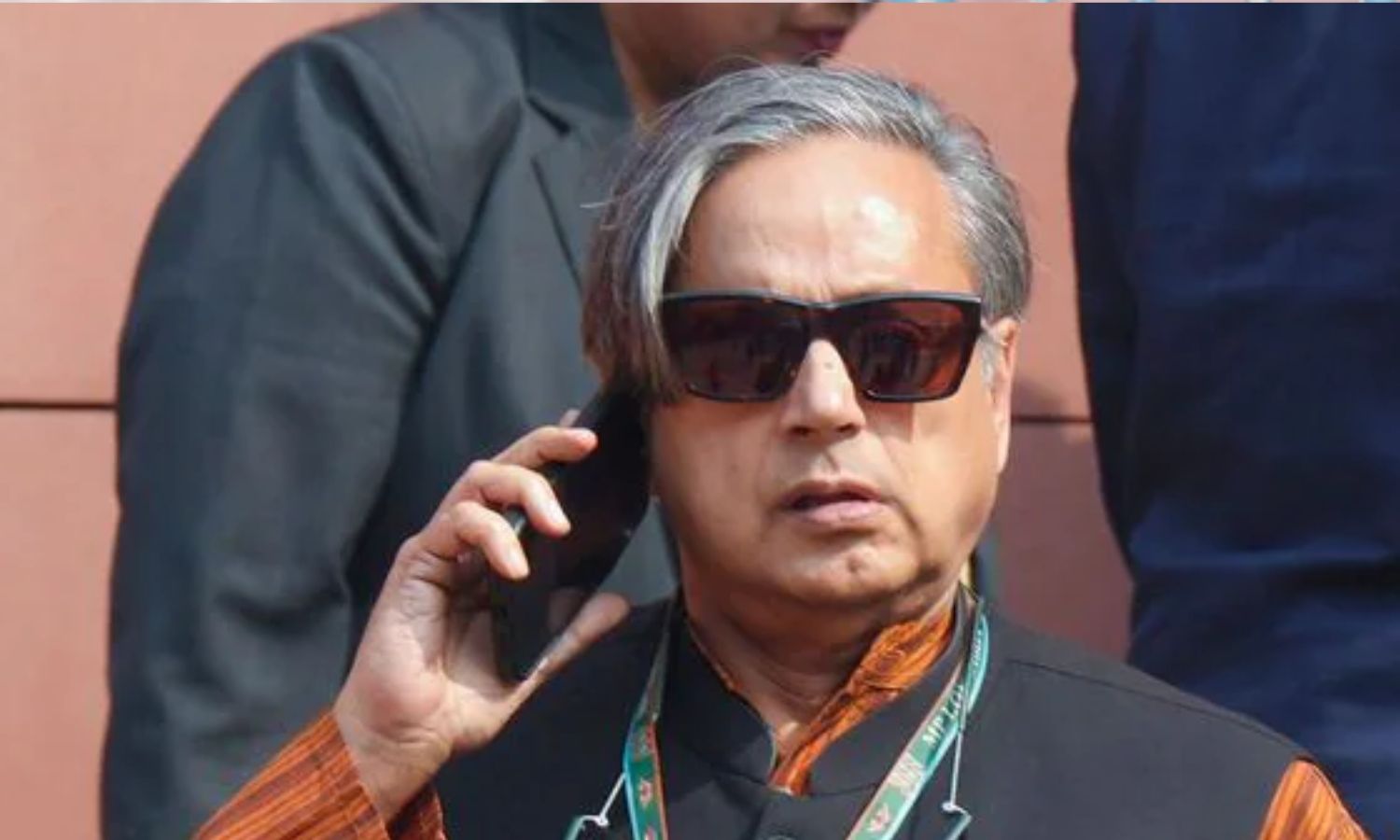 இது தனிப்பட்ட கருத்துக்களைச் சொல்ல வேண்டிய நேரமல்ல..  சசி தரூருக்கு குட்டு வைத்த காங்கிரஸ் தலைமை!