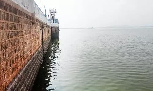 வைகை அணைக்கு நீர்வரத்து முற்றிலும் நின்றது