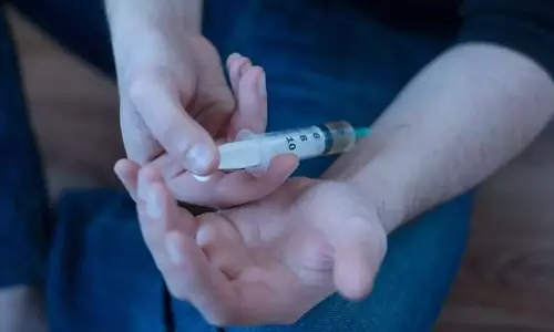 ஒரு பெண்ணுடன் 2 வாலிபர்கள் பழகியதால் மோதல்: போதை ஊசி செலுத்தி கல்லூரி மாணவர் கொலை