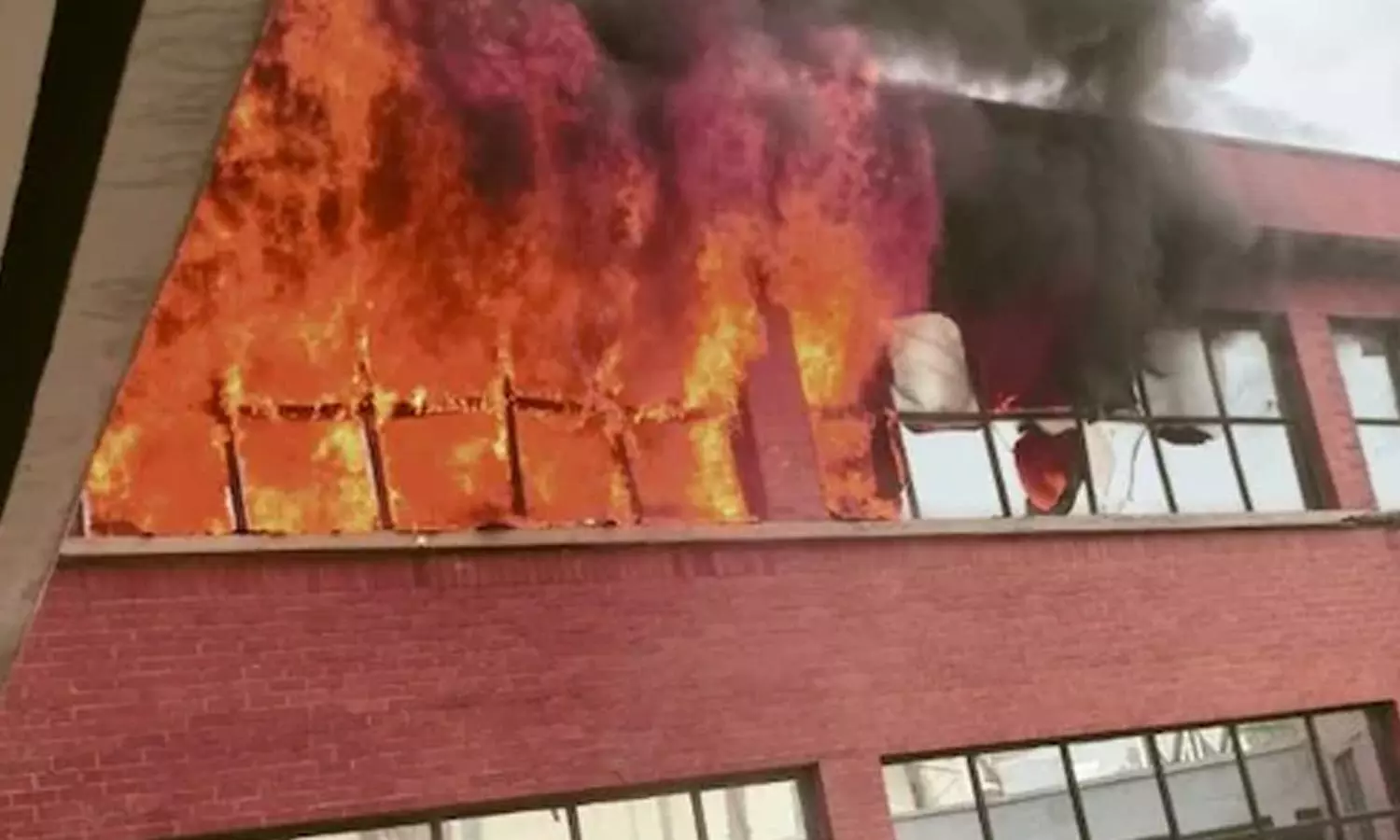 டெல்லியில் உள்ள ஸ்ரீ குரு கோபிந்த் சிங் கல்லூரியில் தீ விபத்து டெல்லியில் உள்ள ஸ்ரீ குரு கோபிந்த் சிங் கல்லூரியில் தீ விபத்து