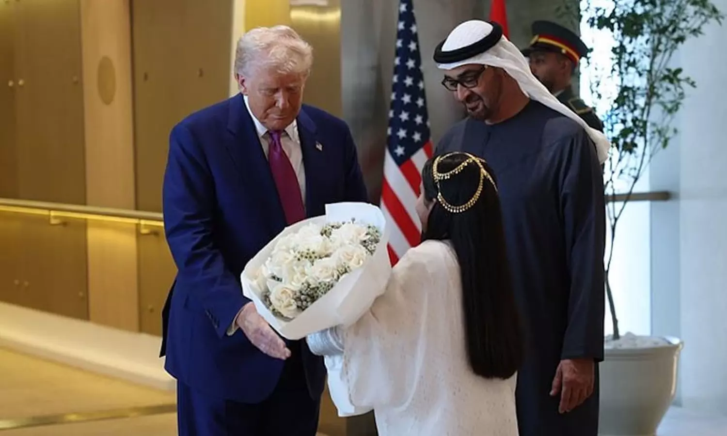 அமெரிக்க அதிபர் டிரம்ப் சுற்றுப்பயணம்- அபுதாபியில் உற்சாக வரவேற்பு