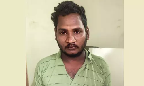 ஓ.பன்னீர்செல்வத்தின் தம்பி கார் மீது கல் வீசியவர் கைது