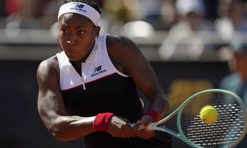 இத்தாலி ஓபன் டென்னிஸ்: ஒலிம்பிக் சாம்பியனை போராடி வீழ்த்தி இறுதிக்கு முன்னேறிய கோகோ காப்