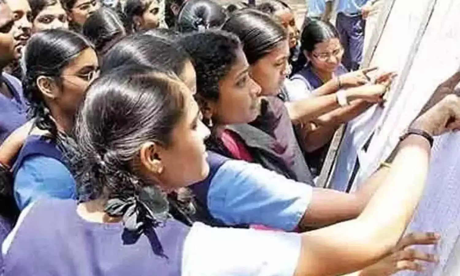 வெளியானது 11-ம் வகுப்பு பொதுத் தேர்வு முடிவுகள்: முழு விவரங்களை மதியம் 2 மணி முதல் தெரிந்து கொள்ளலாம்