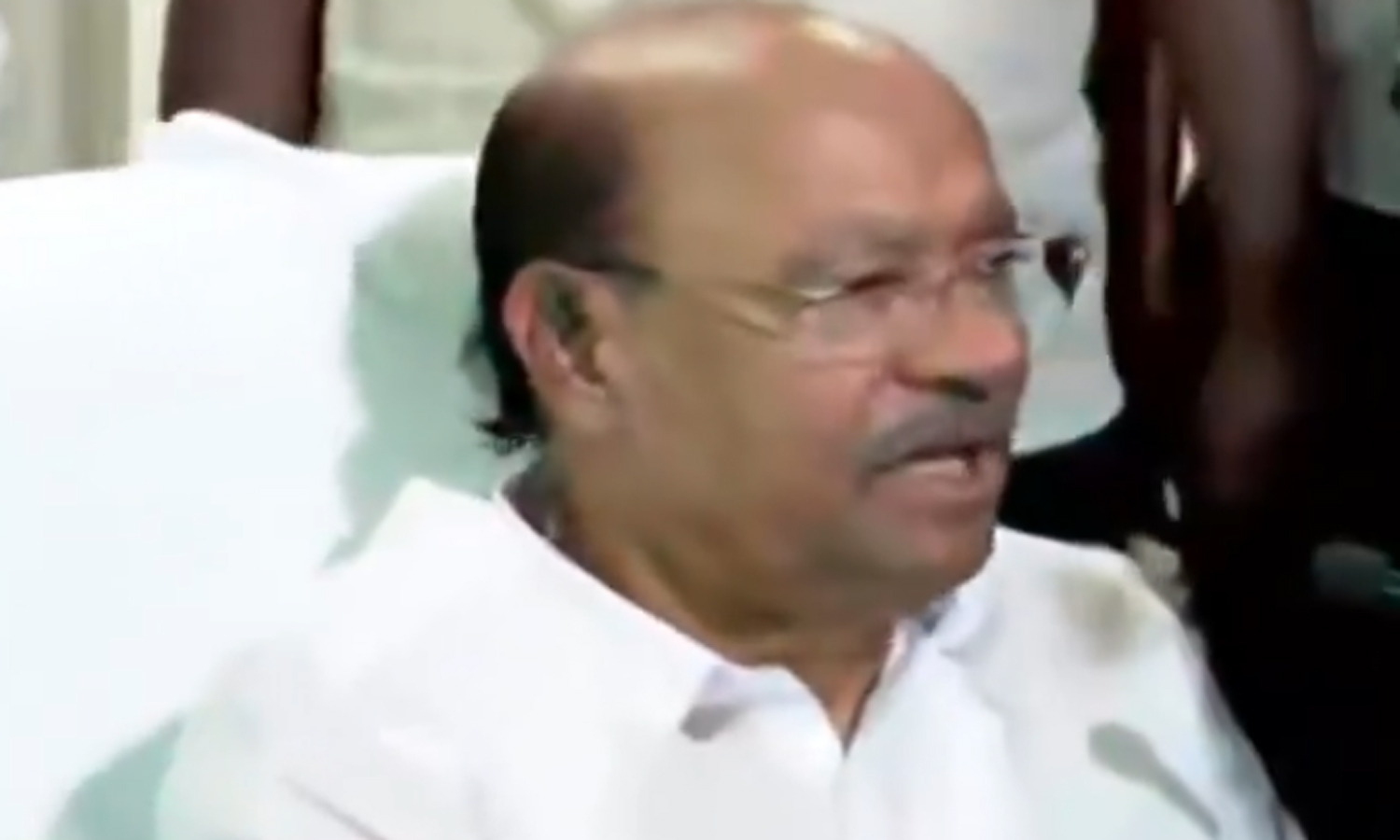 பா.ம.க.வில் தொடரும் குழப்பம் -  ராமதாஸ் பிடிவாதம்