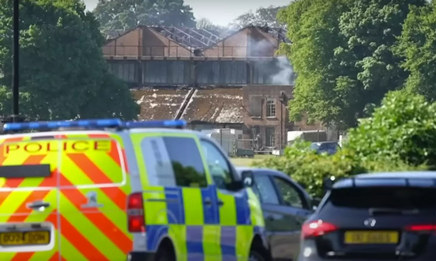 இங்கிலாந்து ராணுவ தளத்தில் ஏற்பட்ட தீ விபத்தில் 3 பேர் பலி: பிரதமர் இரங்கல் இங்கிலாந்து ராணுவ தளத்தில் ஏற்பட்ட தீ விபத்தில் 3 பேர் பலி: பிரதமர் இரங்கல்