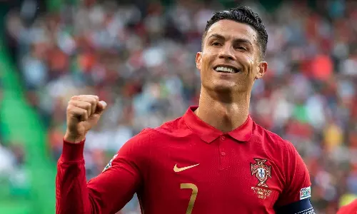 FORBES 2025: உலகின் பணக்கார விளையாட்டு வீரர் பட்டியலில் ரொனால்டோ முதலிடம்.. தலை சுற்ற வைக்கும் வருமானம்!