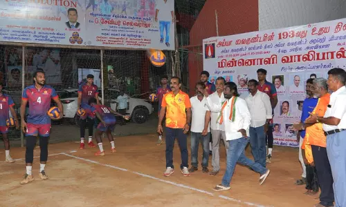 அய்யா வைகுண்டரின் 193-வது உதய தினவிழா - வாலிபால் போட்டியை தொடங்கி வைத்தார் விஜய் வசந்த் எம்.பி.