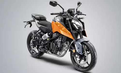 பைக் விலையை திடீரென உயர்த்திய கேடிஎம்