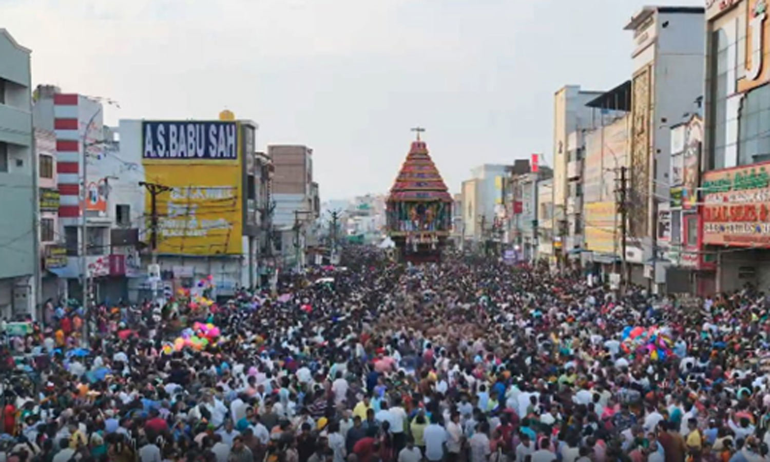 காஞ்சிபுரம் வரதராஜ பெருமாள் கோவில் தேரோட்டம் கோலாகலம்
