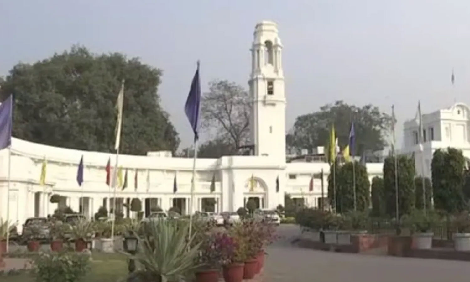 அதிகாரத்துவ மறுசீரமைப்பு - 42 டெல்லி அரசு அதிகாரிகள் பணியிட மாற்றம் அதிகாரத்துவ மறுசீரமைப்பு - 42 டெல்லி அரசு அதிகாரிகள் பணியிட மாற்றம்