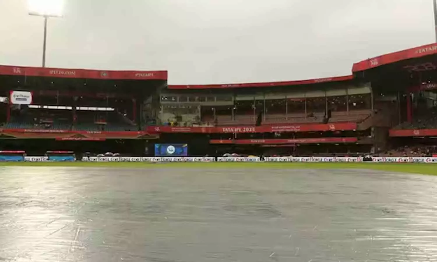 ஐபிஎல் 2025: RCBvsKKR போட்டியில் மழை பெய்ய 50 சதவீதம் வாய்ப்பு ஐபிஎல் 2025: RCBvsKKR போட்டியில் மழை பெய்ய 50 சதவீதம் வாய்ப்பு