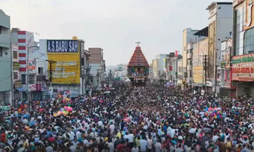காஞ்சிபுரம் வரதராஜ பெருமாள் கோவில் தேரோட்டம் கோலாகலம்