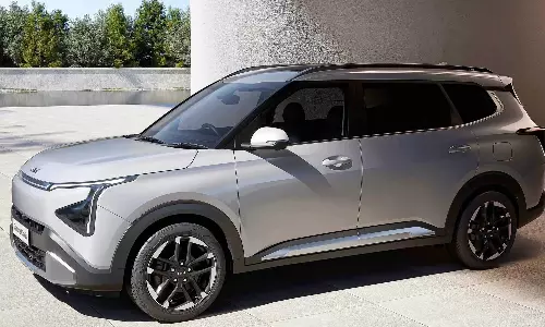 17.5 கி.மீ மைலேஜ் வழங்கும் கியா MPV கார் - எந்த மாடல் தெரியுமா?