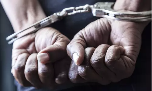 பல சிறுவர்களை மிரட்டி வலுக்கட்டாயமாக தகாத உறவு: கொடூரனுக்கு 25 வருட சிறைத்தண்டனை