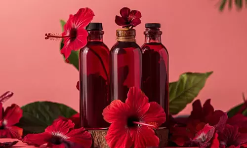 முடி நீளமாகவும், கருமையாகவும் வளர வேண்டுமா? செம்பருத்தி ஆயிலை இப்படி பயன்படுத்துங்க...