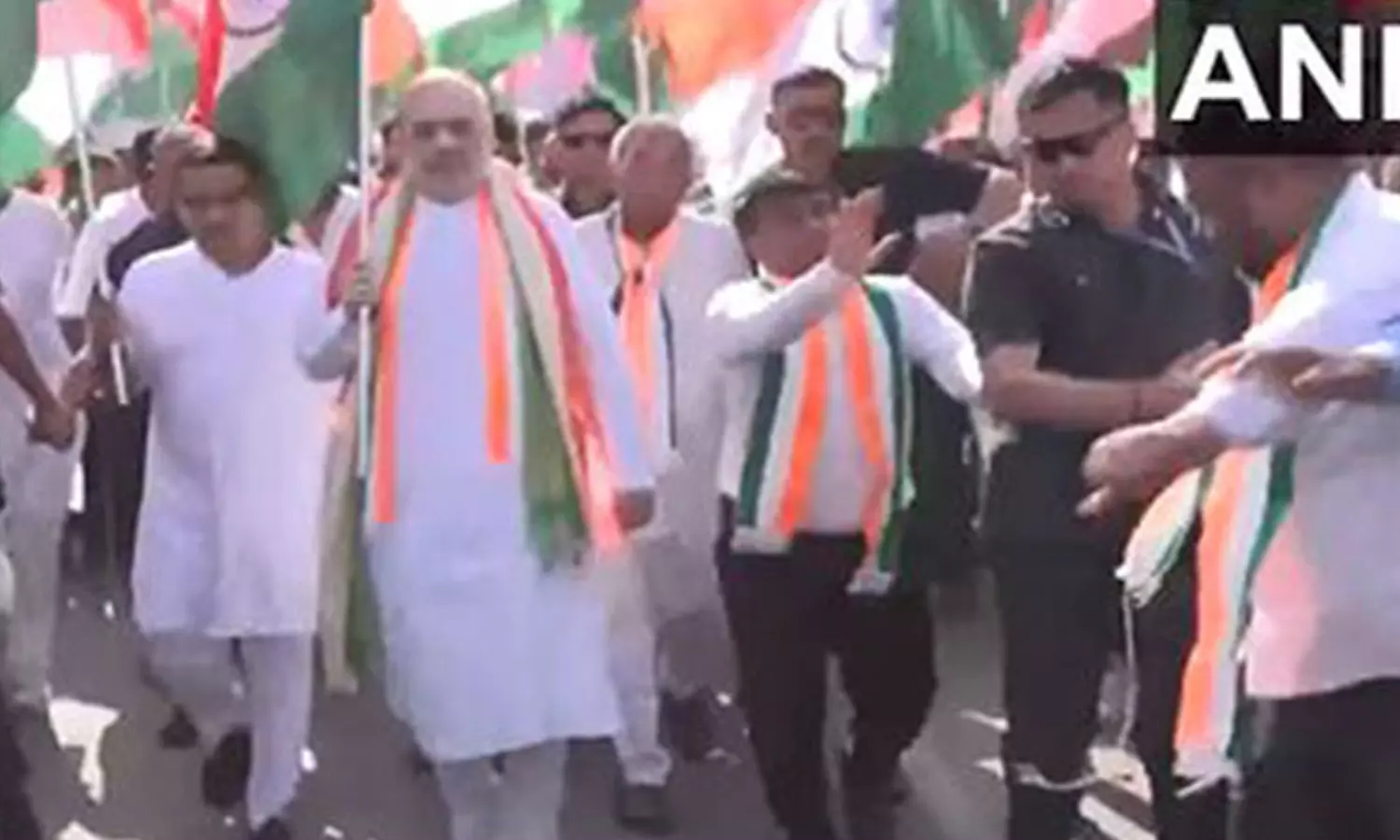 குஜராத்தில் திரங்கா யாத்திரை- மத்திய அமைச்சர் அமித் ஷா பங்கேற்பு