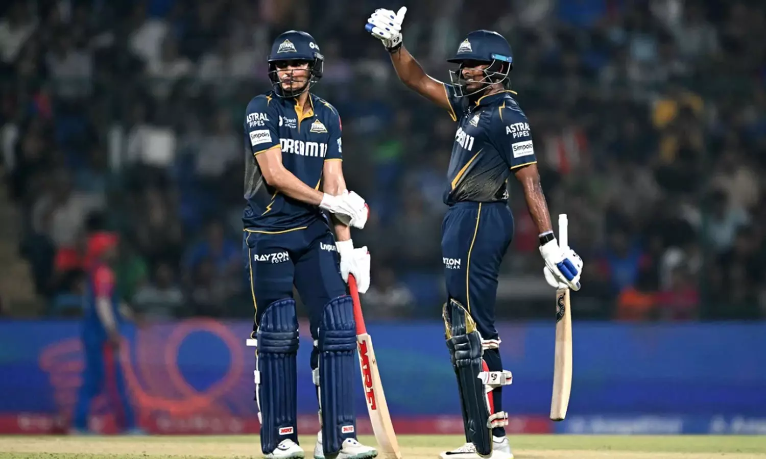 சாய் சுதர்சன், சுப்மன் கில் அசத்தல்: 10 விக்கெட் வித்தியாசத்தில் டெல்லியை வீழ்த்தியது குஜராத்