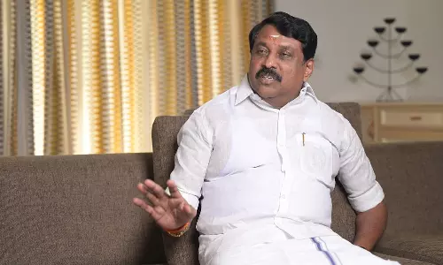 பா.ஜ.க. தலைவர் நயினார் நாகேந்திரனை சந்தித்த போலீசார் இருவர் பணியிட மாற்றம்