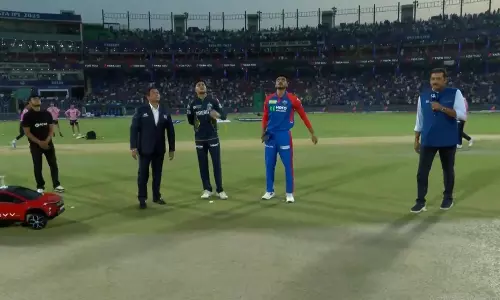 IPL 2025- டெல்லி அணிக்கு எதிராக டாஸ் வென்ற குஜராத் டைட்டன்ஸ் பந்து வீச்சு தேர்வு