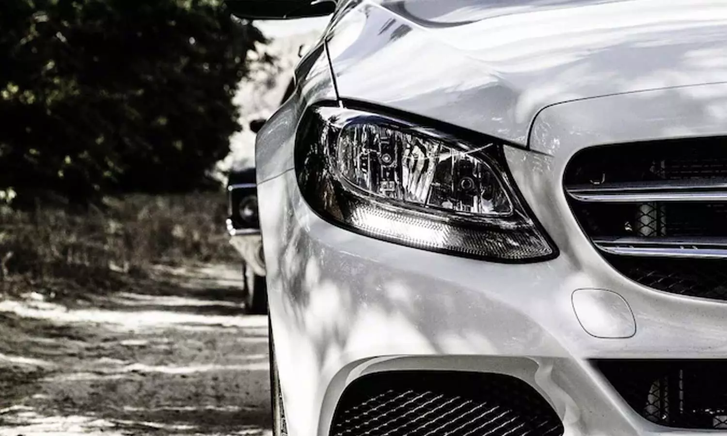 விளையாடிக் கொண்டிருந்த போது காருக்குள் சிக்கி மூச்சு திணறி அக்கா, தங்கை உள்பட 4 பேர் பலி