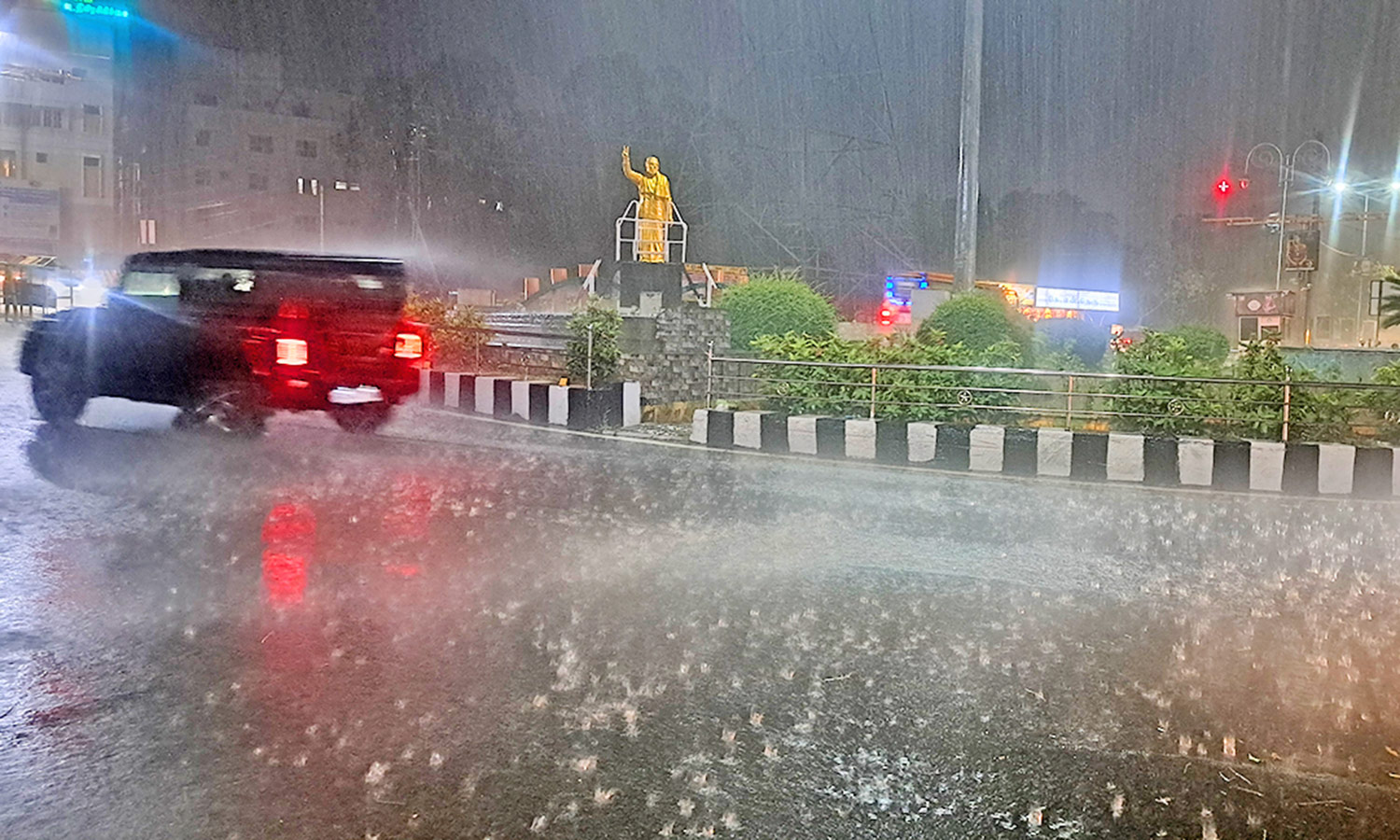 திருச்சியில் கொட்டித் தீர்த்த கனமழை- ஒரே நாளில் 1060 மில்லி மீட்டர் மழை பதிவு