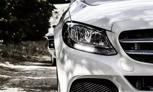 விளையாடிக் கொண்டிருந்த போது காருக்குள் சிக்கி மூச்சு திணறி அக்கா, தங்கை உள்பட 4 பேர் பலி