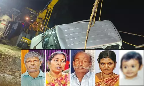 விபத்தில் பலியான 5 பேரின் உடல்கள் சொந்த ஊரில் ஒரே இடத்தில் நல்லடக்கம்- கிராம மக்கள் கண்ணீர் அஞ்சலி