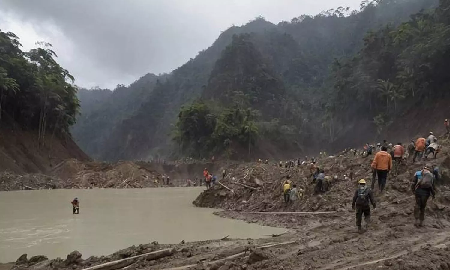 இந்தோனேசியாவில் தங்க சுரங்கம் இடிந்து 19 தொழிலாளர்கள் உயிரிழப்பு
