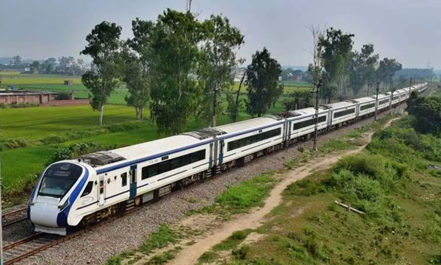 திருப்பதி, காட்பாடி வழியாக விஜயவாடா- பெங்களூருவுக்கு புதிய வந்தே பாரத் ரெயில் திருப்பதி, காட்பாடி வழியாக விஜயவாடா- பெங்களூருவுக்கு புதிய வந்தே பாரத் ரெயில்