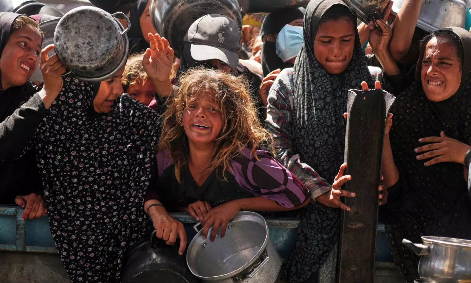 இஸ்ரேல் தாக்குதல்: காசாவில் கடந்த 24 மணி நேரத்தில் 84 பேர் உயிரிழப்பு.. 53,500-ஐ கடந்த பலி எண்ணிக்கை இஸ்ரேல் தாக்குதல்: காசாவில் கடந்த 24 மணி நேரத்தில் 84 பேர் உயிரிழப்பு.. 53,500-ஐ கடந்த பலி எண்ணிக்கை