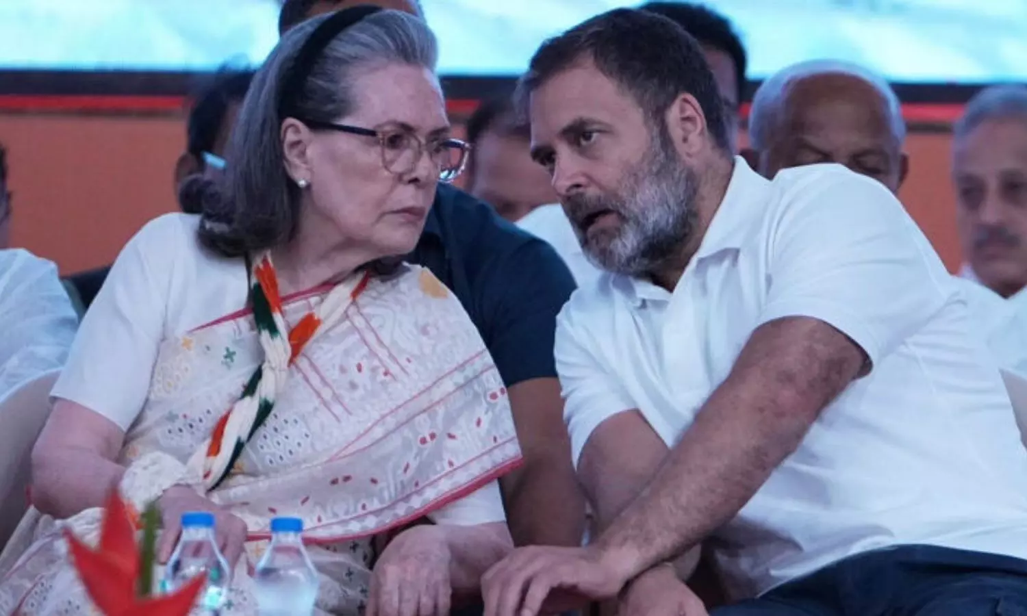 நெருக்கும் நேஷனல் ஹெரால்டு வழக்கு.. சோனியா, ராகுல் கோரிக்கையை நிராகரித்த நீதிமன்றம்