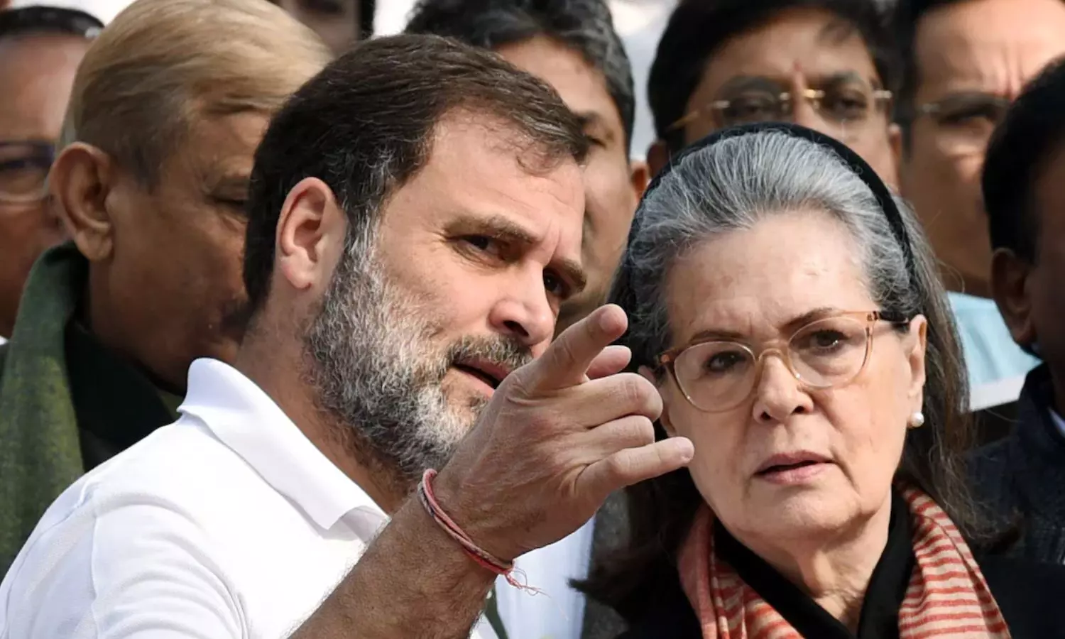 நேஷனல் ஹெரால்டு: ரூ.142 கோடி ஆதாயம் அடைந்த சோனியா, ராகுல் - அமலாக்கத்துறை அதிர்ச்சி தகவல்