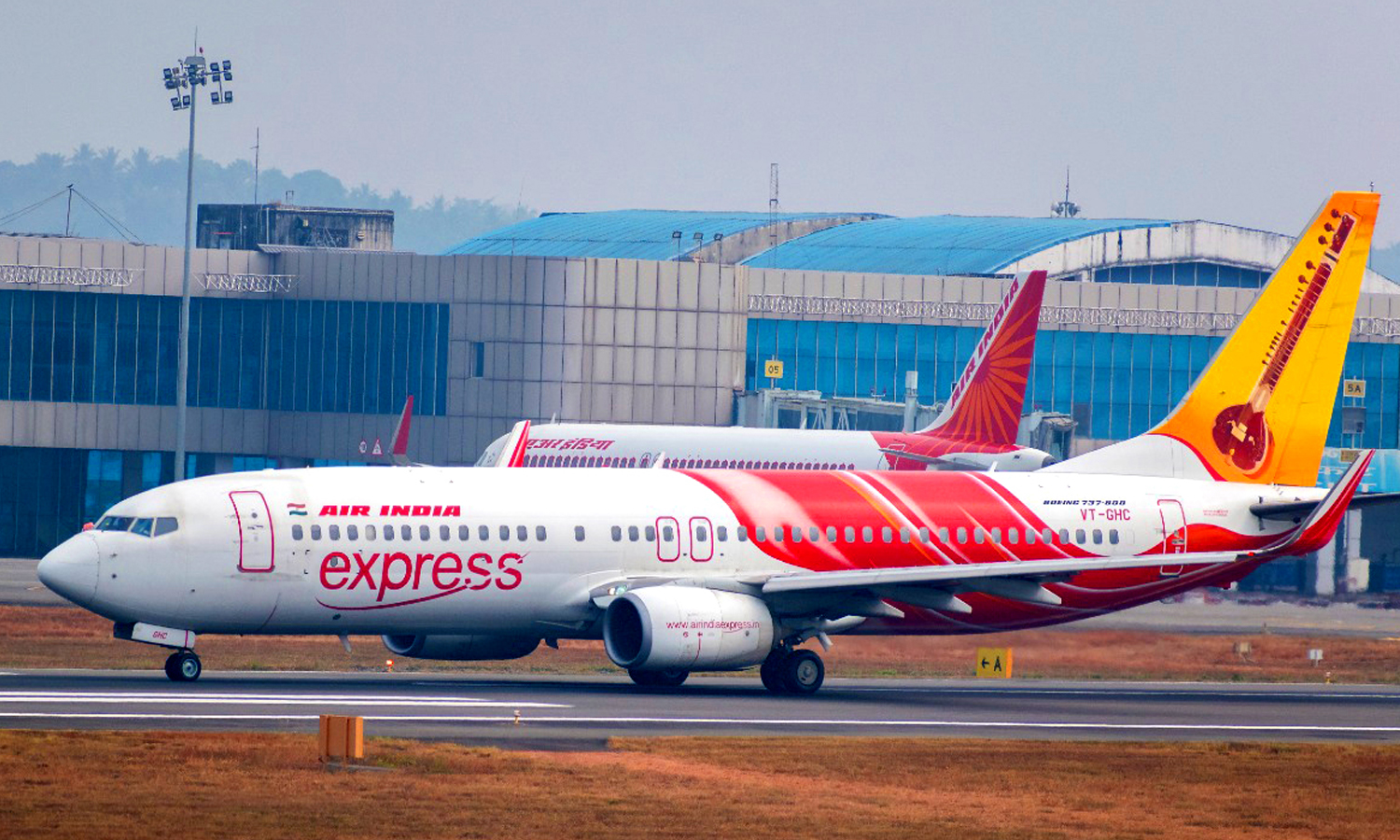 சென்னையில் இருந்து பல்வேறு இடங்களுக்கு புறப்பட இருந்த விமானங்கள் திடீர் ரத்து- பயணிகள் அவதி