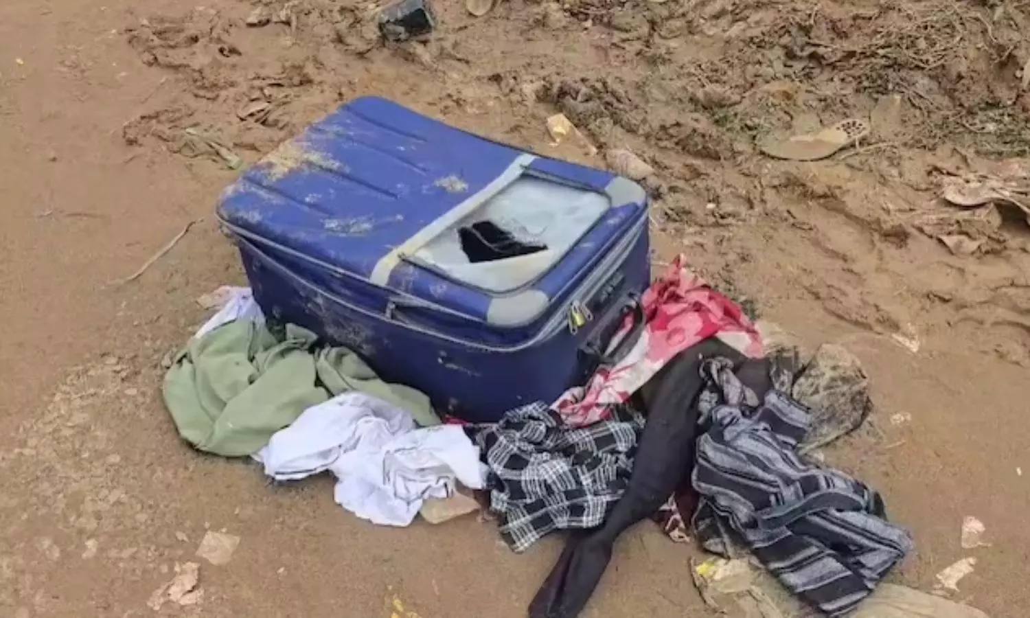 ரெயில் பாலம் அருகே சூட்கேஸில் சிறுமியின் உடல் கண்டெடுப்பு - பெங்களூரில் அதிர்ச்சி ரெயில் பாலம் அருகே சூட்கேஸில் சிறுமியின் உடல் கண்டெடுப்பு - பெங்களூரில் அதிர்ச்சி