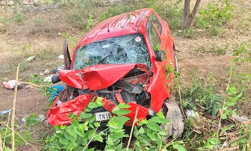 பாடாலூர் அருகே கார் மரத்தில் மோதி விபத்து: தந்தை - மகள் உள்பட 3 பேர் உயிரிழப்பு