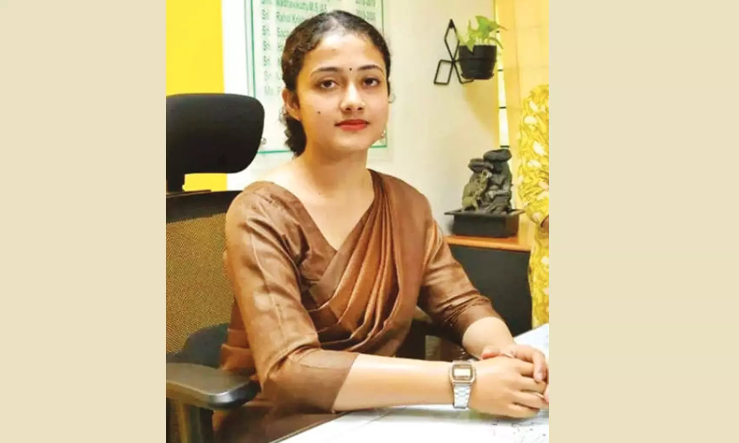 கையை இழந்தும் நம்பிக்கையை இழக்கவில்லை... உதவி கலெக்டராக பொறுப்பேற்ற மாற்றுத்திறனாளி