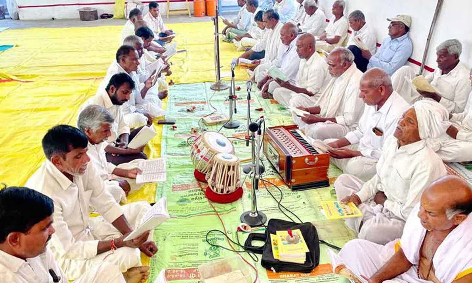 58 ஆண்டுகளாக பகவத் கீதை பாராயணம் பாடும் கிராம மக்கள்- ஒருவருக்கு கூட மது, புகை பழக்கம் இல்லை