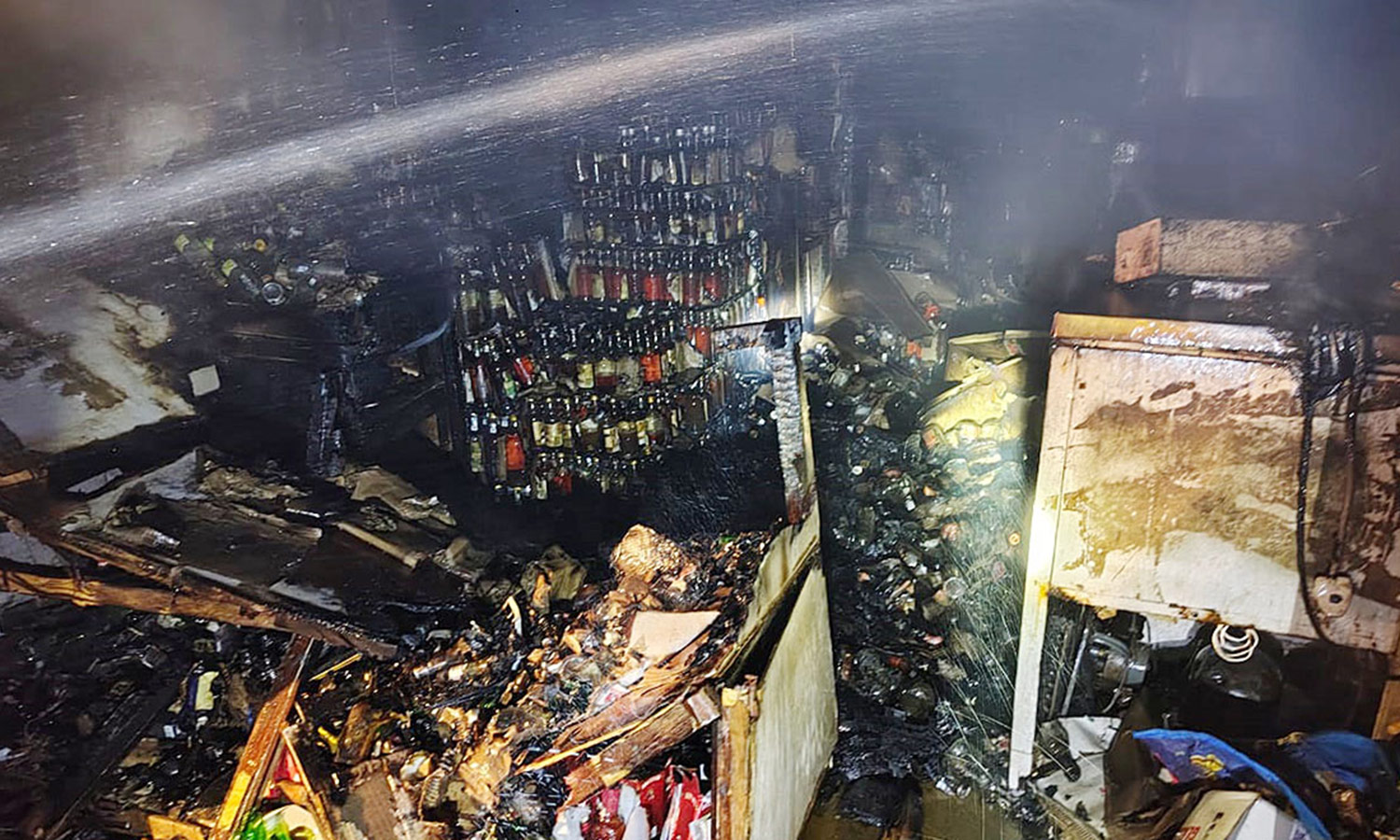 மானாமதுரையில்  டாஸ்மாக் கடைக்கு மர்ம நபர்கள் தீ வைப்பு