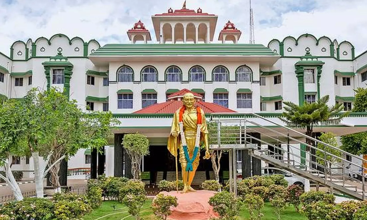 பணியிட மாறுதல் அனைத்தும் கவுன்சிலிங்கில் மட்டுமே வழங்க வேண்டும்- மதுரை நீதிமன்றம்