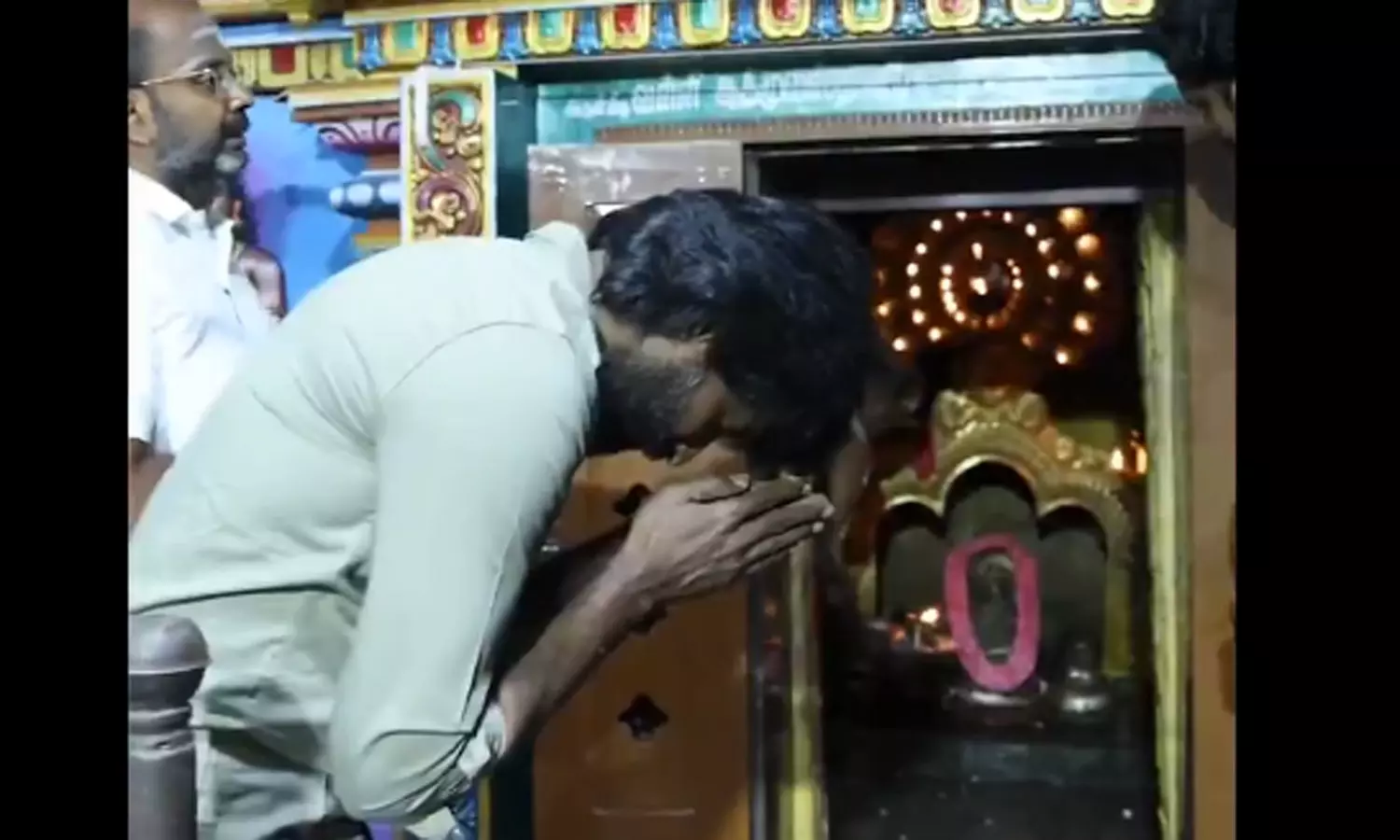 மருதமலை முருகன் கோவிலில் சாமி தரிசனம் செய்த நடிகர் சூரி
