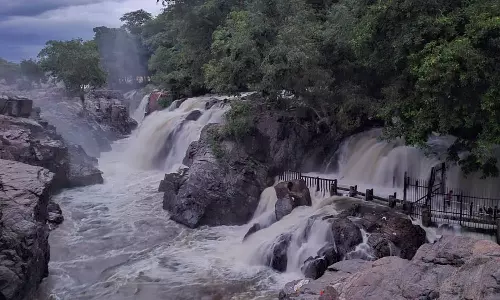 ஒகேனக்கல்லுக்கு நீர்வரத்து 8 ஆயிரம் கனஅடியாக குறைந்தது