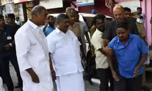 முதலமைச்சர் ரங்கசாமி காலில் விழுந்து ஆசி பெற அடம்பிடித்த போதை ஆசாமி- திகைத்து நின்ற பாதுகாப்பு அதிகாரிகள்