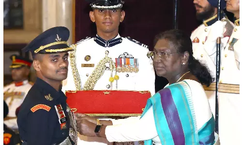 கீர்த்தி சக்ரா மற்றும் 33 பேருக்கு வீரதீர விருது வழங்கினார் ஜனாதிபதி முர்மு