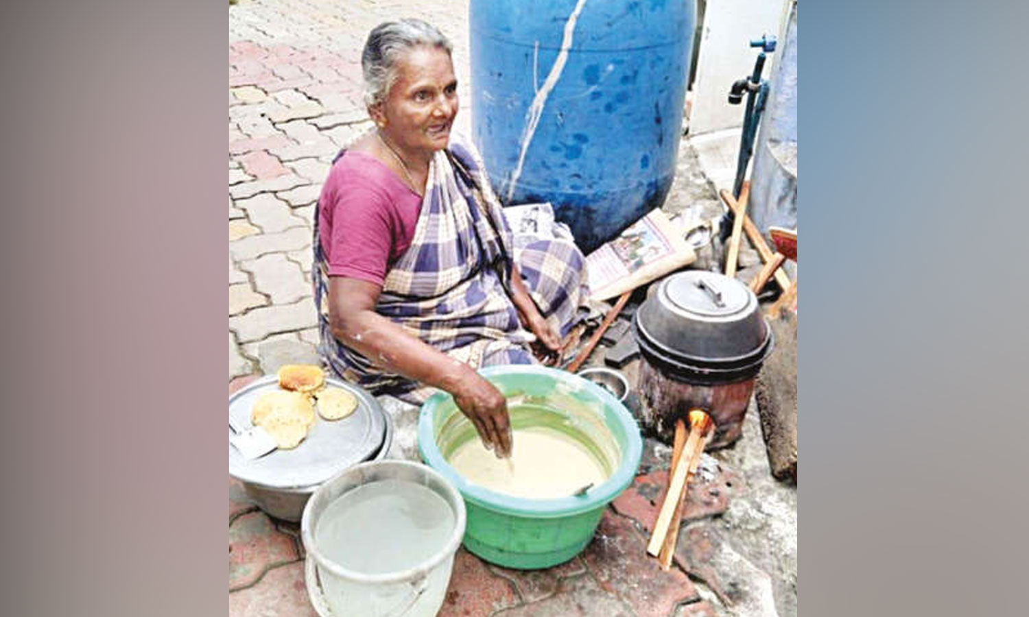 ஒரு ரூபாய்க்கு ஆப்பம் விற்பனை செய்யும் மூதாட்டி- மன நிம்மதியுடன் வாழ்வதாக நெகிழ்ச்சி ஒரு ரூபாய்க்கு ஆப்பம் விற்பனை செய்யும் மூதாட்டி- மன நிம்மதியுடன் வாழ்வதாக நெகிழ்ச்சி
