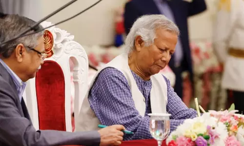 நான் பணய கைதி போல உணர்கிறேன்.. பதவி விலக முகமது யூனுஸ் முடிவு? - வங்கதேசத்தில் மாறும் காட்சி!