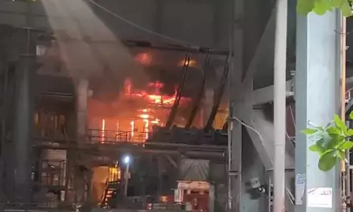 விசாகப்பட்டினத்தில் எஃகு ஆலையில் தீ விபத்து