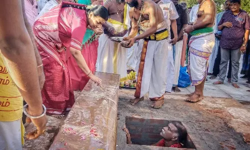 திருவெண்காடு சுவேதாரண்யேஸ்வரர் கோவிலில் புதிய கொடிமரம் பிரதிஷ்டை- துர்கா ஸ்டாலின் பங்கேற்பு